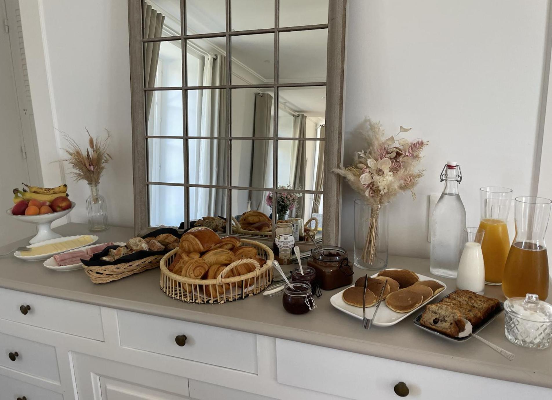 Domaine Les Jardins Darsene Bed & Breakfast Tinténiac Exterior photo